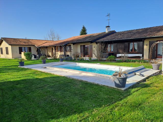 MAISON DE PLAIN PIED 3 CHAMBRES + GITES PROCHE DE LA REOLE