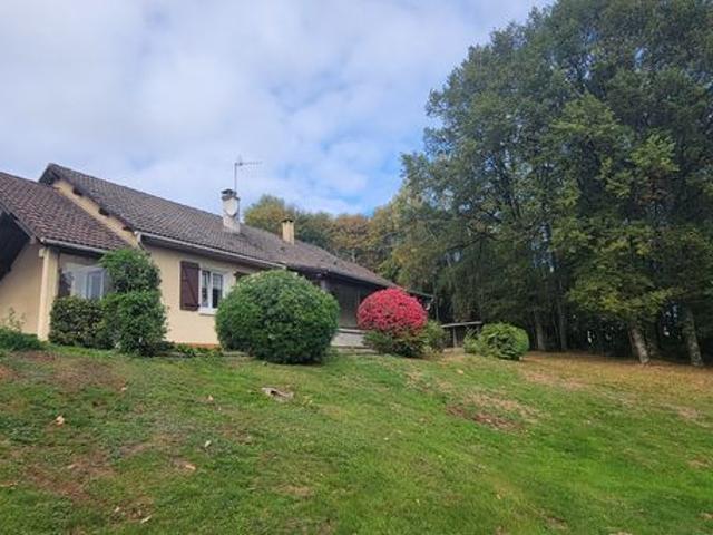 Maison de plain pied – 3 chambres – Grand terrain + grange – Proche lac