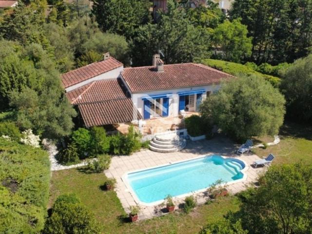 MAISON DE PLAIN PIED 3 CHAMBRES, PISCINE, GRAND TERRAIN