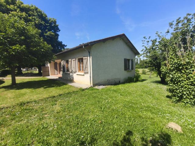 Maison de plain pied T4 de 110 m2 avec garage sur terrain pl