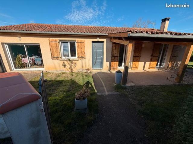 Maison de PLAIN PIED T5 de 115 m² climatisé avec piscine hors sol + grande cave sur terrain de 582 m² clos