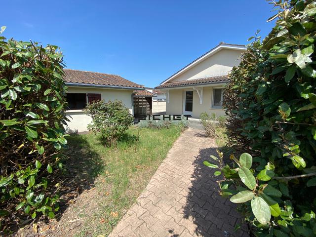 Maison de plain pied terrain 742 m2