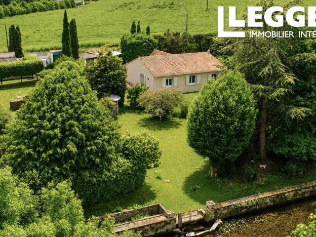 Maison de plain pied, à moins d’1 km du centre de Ruffec, dans un environnement calme et naturel