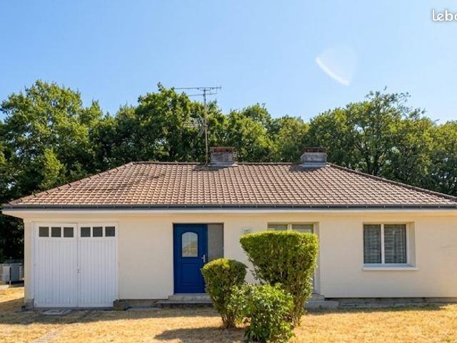 Maison de plain pied à deux pas du bourg de VEIGNE