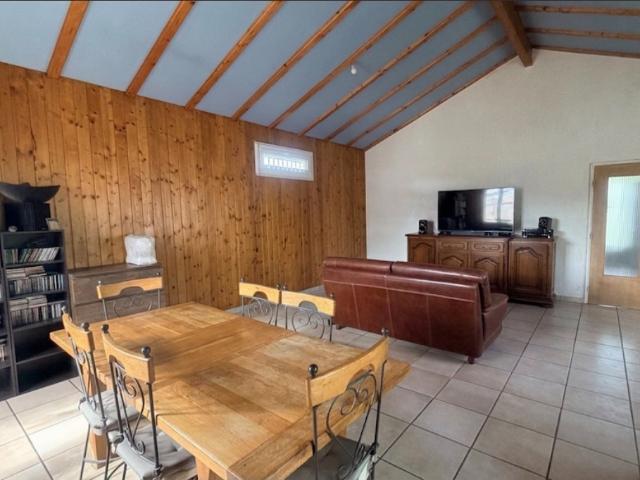 Maison de plain pied A LOUER avec double garage sur Les Martres De Veyre