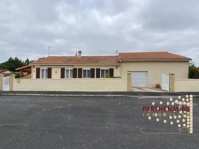 Maison de plain pied à PARTHENAY