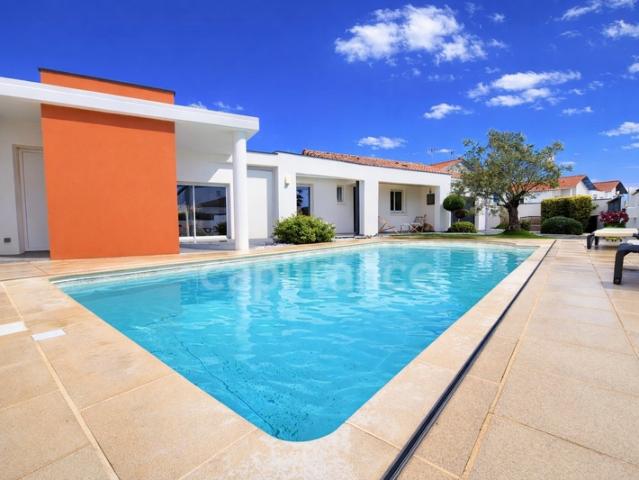 Maison de plain pied à vendre 5 pièces SAINT GEORGES DE DIDONNE 17 Piscine Garage