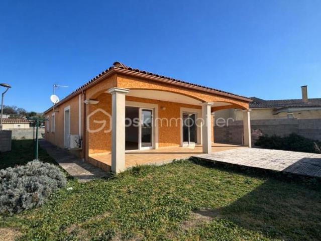 Maison de plain pied adaptée PMR 3 chambres carport jardin