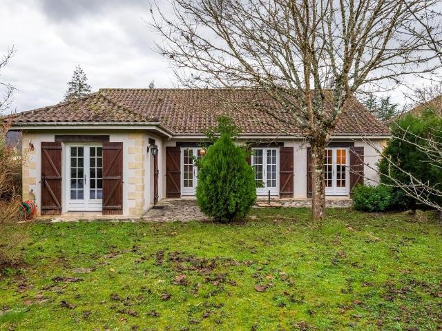 MAISON DE PLAIN PIED AU BUGUE