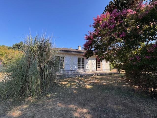 Maison de plain pied avec dépendance T3 de 73 m2 Terrain d