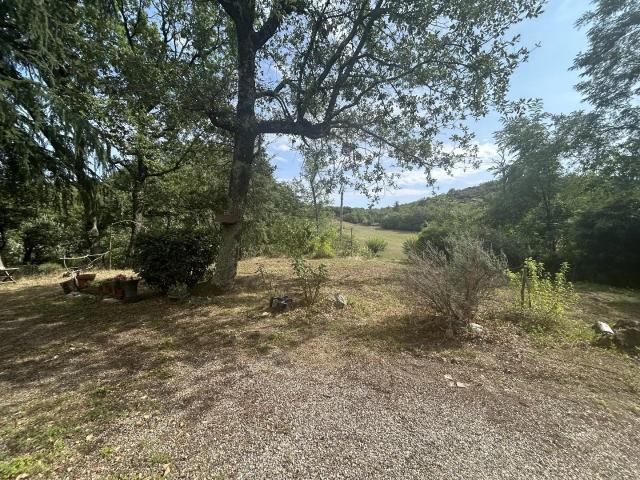 Maison de plain pied avec dépendances et 1,5ha de terrain