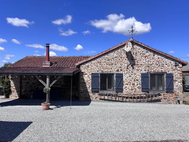 Maison de plain pied avec deux chambres 88m² Bussière Poitevine