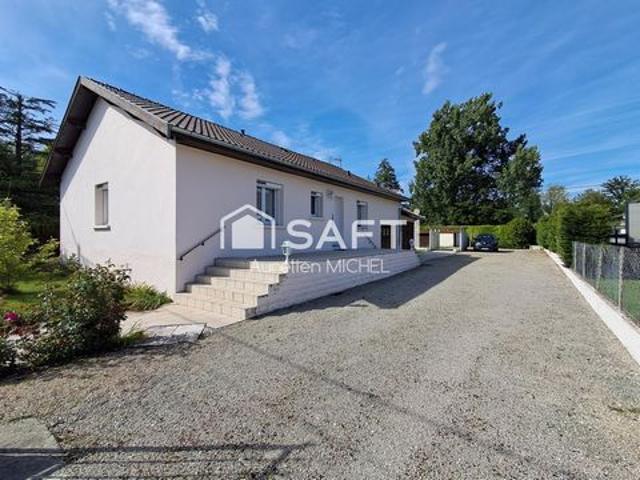 Maison de plain pied avec double garage