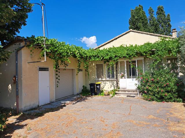 Maison de plain pied avec fort potentiel dans un cadre naturel privilégié