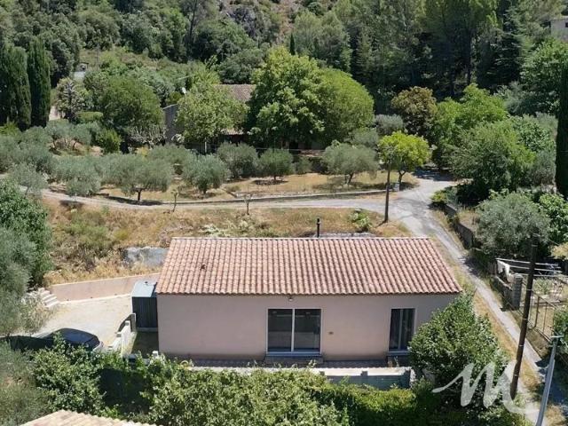 MAISON DE PLAIN PIED AVEC GARAGE A VENDRE A À BARJOLS