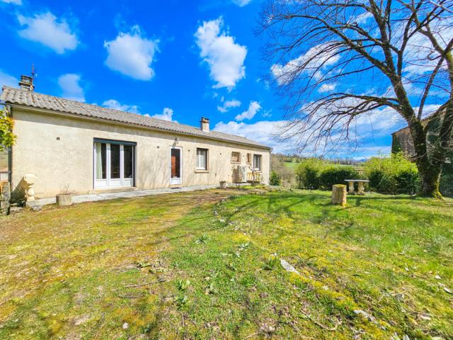 Maison de plain pied avec garage et grange
