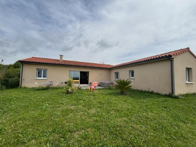 MAISON DE PLAIN PIED AVEC GARAGE ET JARDIN