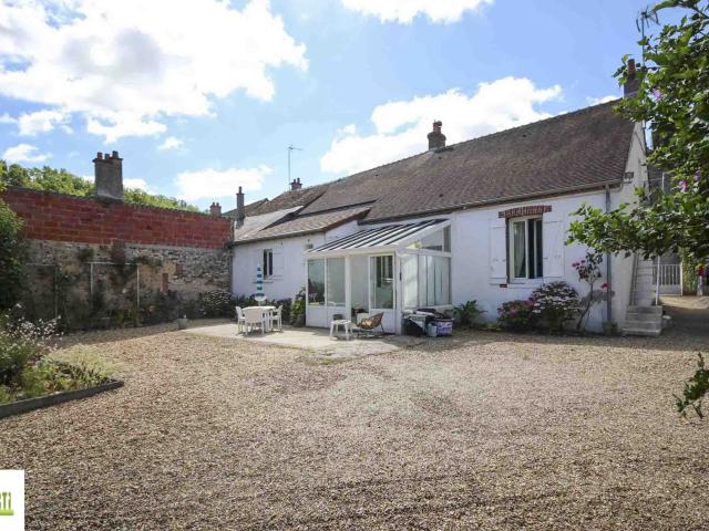 Maison de plain pied avec garage et jardin