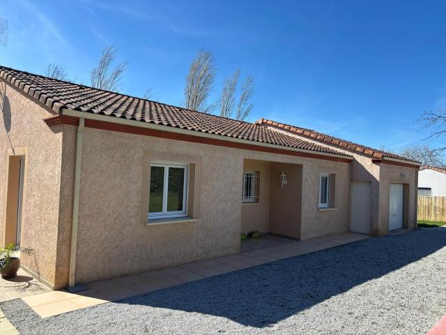 MAISON DE PLAIN PIED AVEC GARAGE et JARDIN
