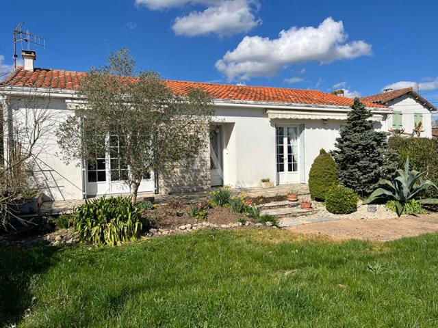 Maison de plain pied avec gîte à Taugon