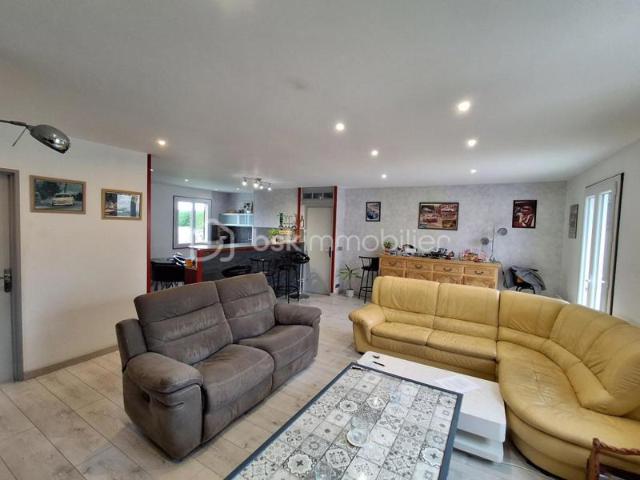 Maison de plain pied avec grand garage