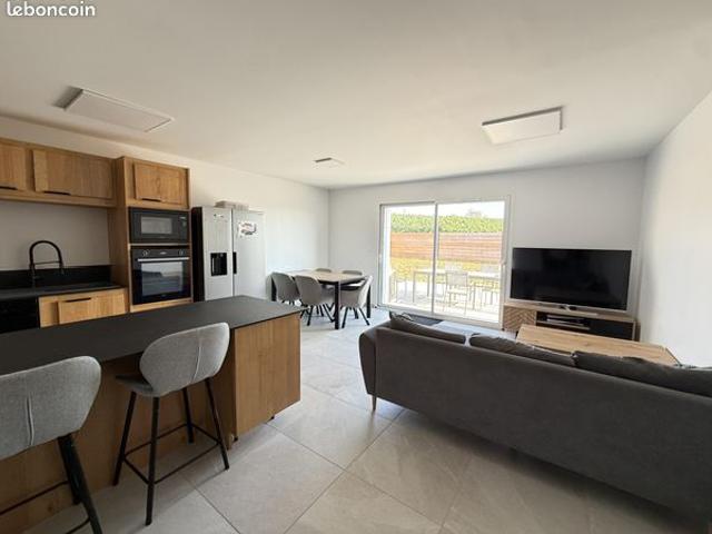 Maison de plain pied avec jardin et garage