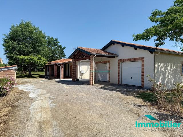 Maison de Plain pied avec jardin et garages