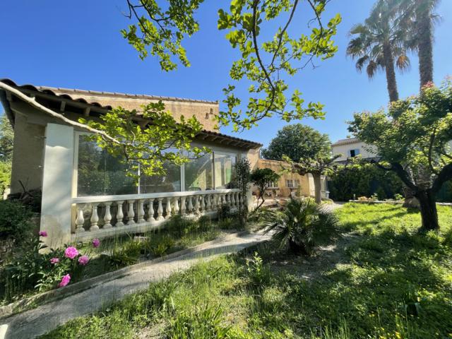 Maison de plain pied avec jardin et grand garage