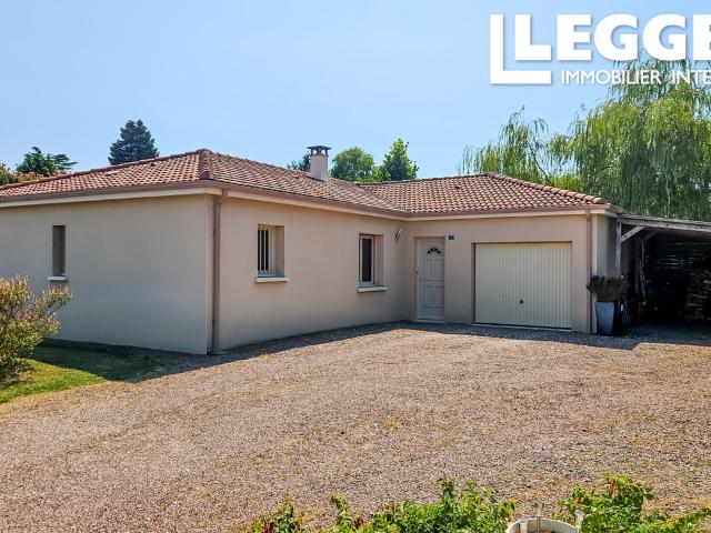 Maison de plain pied avec jardin privé et commodités à distance de marche