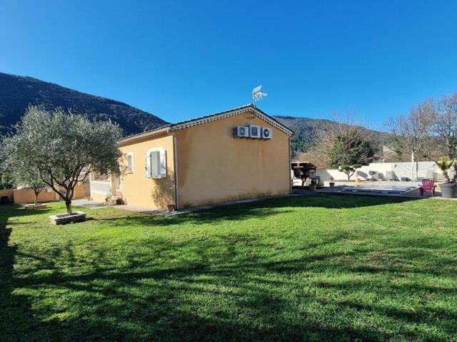 Maison de plain pied avec piscine