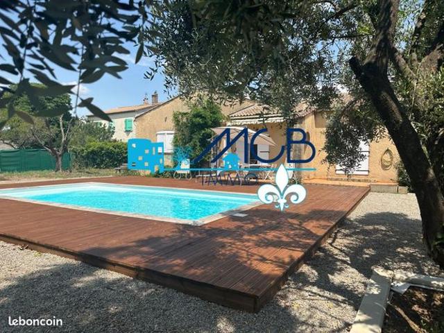 Maison de plain pied avec piscine