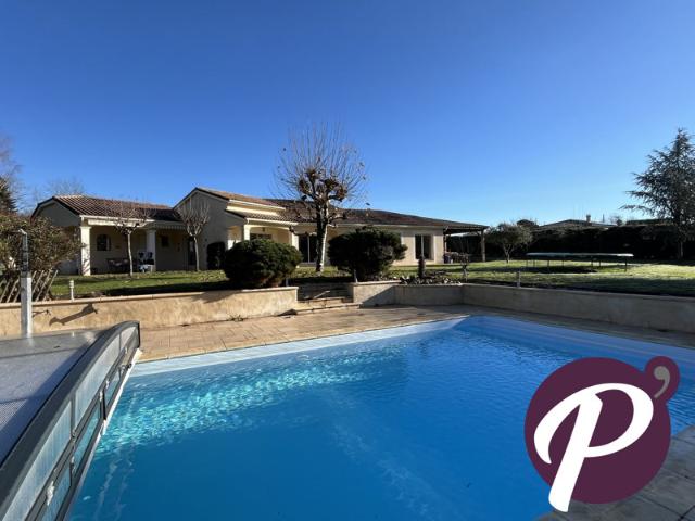 Maison de plain pied avec piscine