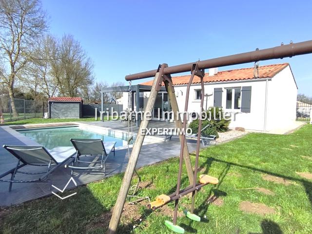 Maison de plain pied avec piscine