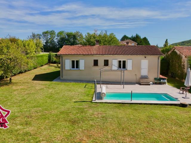 Maison de plain pied avec piscine