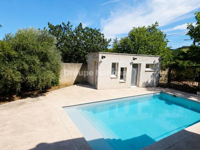 Maison de plain pied avec piscine, 4 chambres, Sabran 130m² Sabran