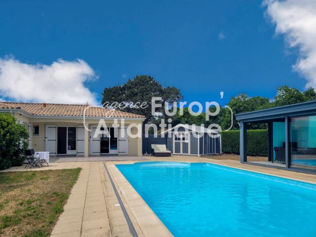 Maison de plain pied avec piscine 4 pièces et Véranda Les Mathes