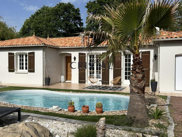 MAISON DE PLAIN PIED AVEC PISCINE