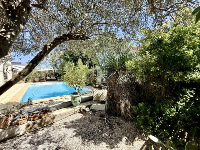 Maison de plain pied avec piscine