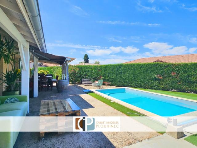 Maison de plain pied avec piscine