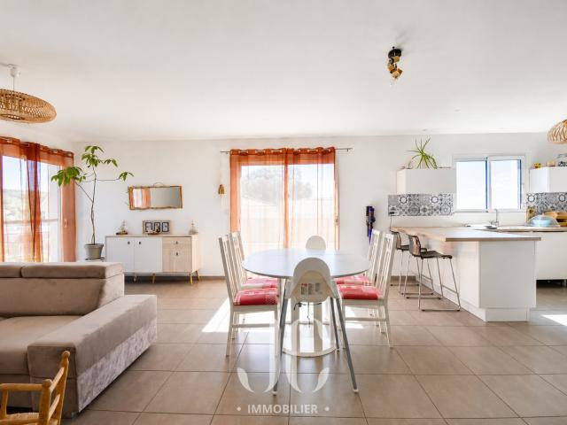 Maison de plain pied avec piscine