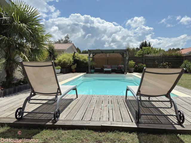 MAISON DE PLAIN PIED AVEC PISCINE