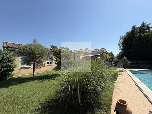 Maison de plain pied avec piscine