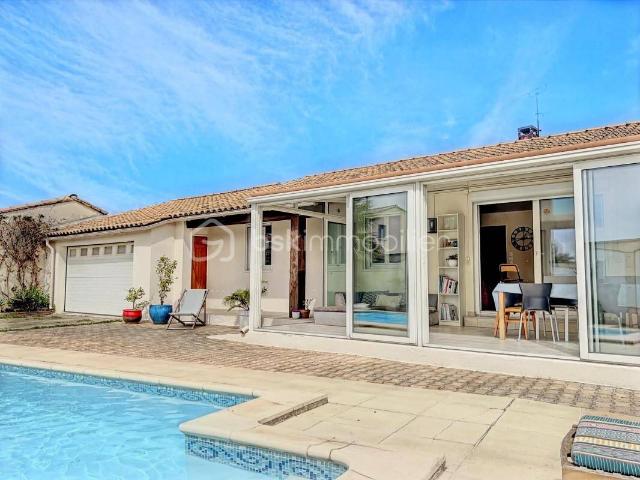 Maison de plain pied avec piscine