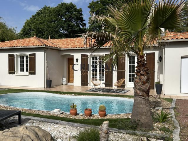 MAISON DE PLAIN PIED AVEC PISCINE