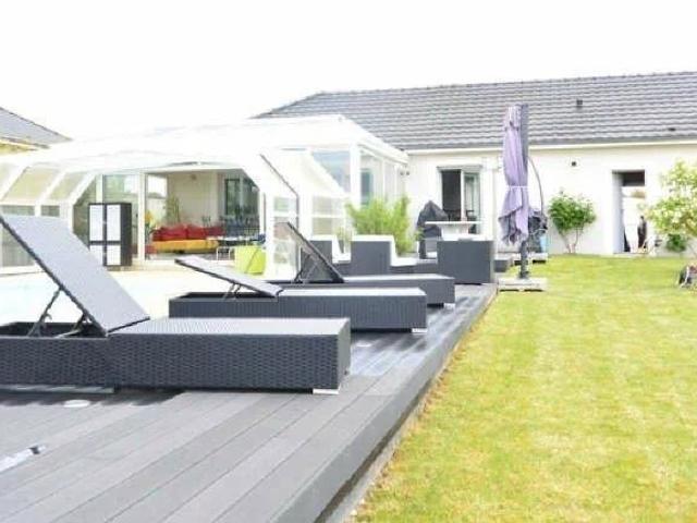 Maison de plain pied avec piscine à vendre à LAVAU, proche d
