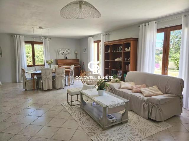 Maison de Plain Pied avec Piscine 177m² Burie