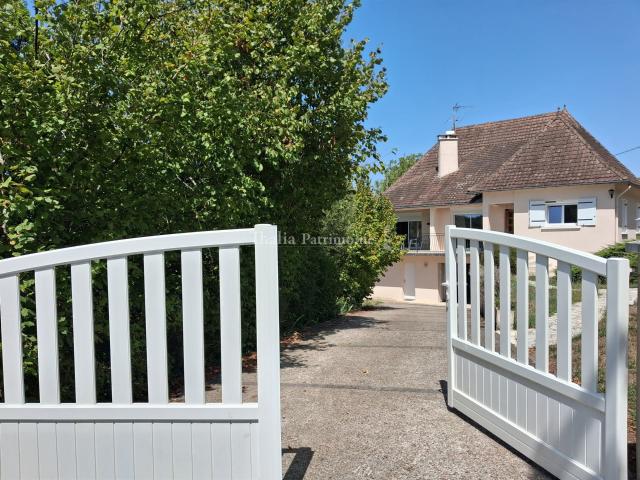 Maison de plain pied avec piscine, deuxième logement indépen. 172m² Beaussac