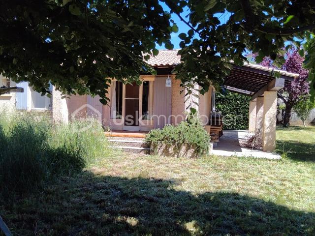 Maison de plain pied avec piscine en Provence proche du Lubéron à Saint Étienne les orgues 04