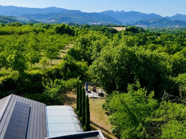 Maison de plain pied avec piscine et annexe dans un écrin de ve