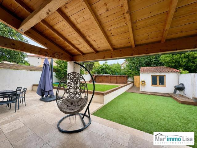 Maison de plain pied avec piscine et dépendances proche centr